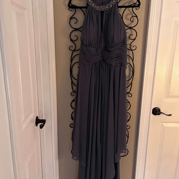 Eliza J Embellished Tiered Chiffon
Halter Gown Charcoal Gray Sz 12 - Picture 9 of 9